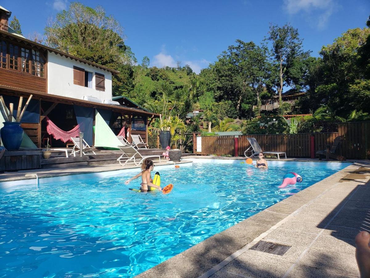 Les Bananes Vertes Ecolodges Saint-Claude Exterior photo