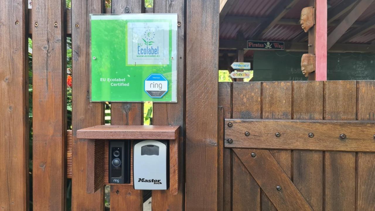 Les Bananes Vertes Ecolodges Saint-Claude Exterior photo